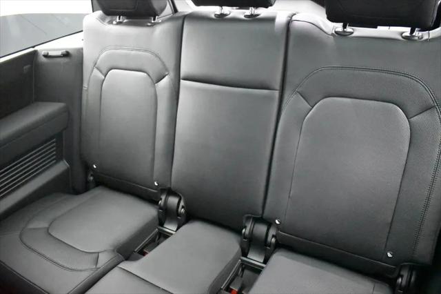 2023 Land Rover Defender 130 X-Dynamic SE