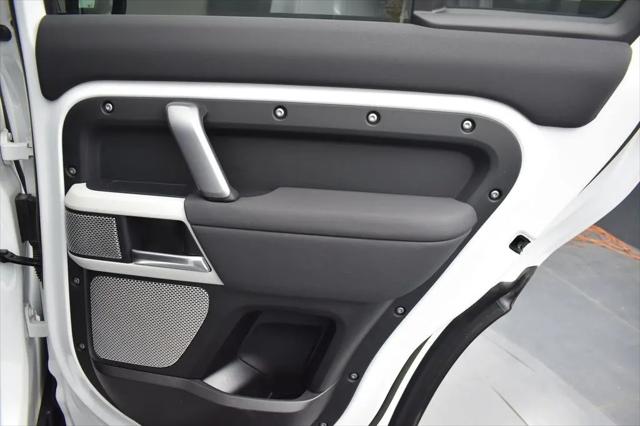 2023 Land Rover Defender 130 X-Dynamic SE