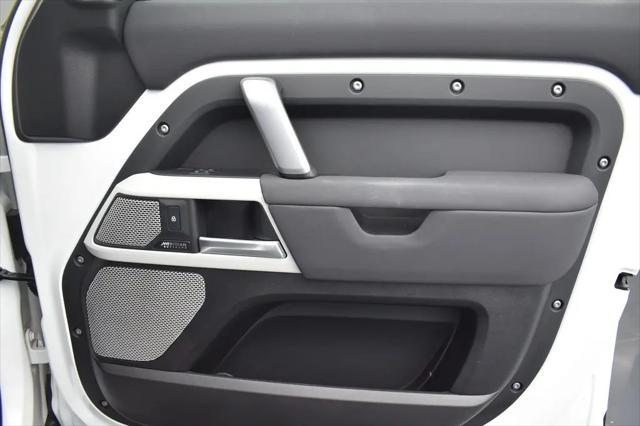 2023 Land Rover Defender 130 X-Dynamic SE