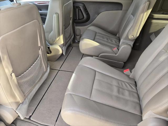 2013 Chrysler Town & Country Touring-L