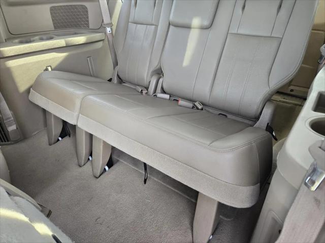 2013 Chrysler Town & Country Touring-L