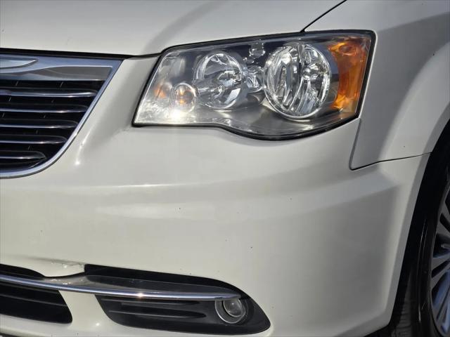 2013 Chrysler Town & Country Touring-L