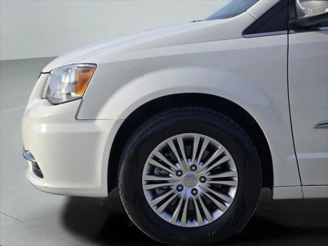 2013 Chrysler Town & Country Touring-L