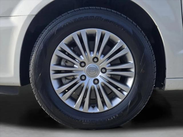 2013 Chrysler Town & Country Touring-L