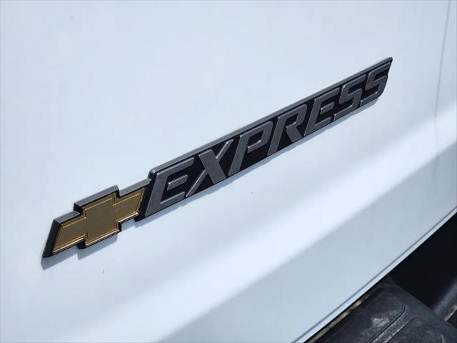2026 Chevrolet Express Passenger 3500 Extended Wheelbase, LS, RWD