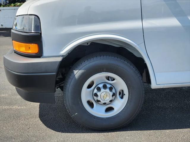 2026 Chevrolet Express Passenger 3500 Extended Wheelbase, LS, RWD