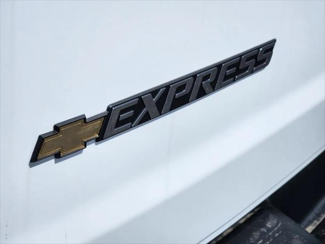 2026 Chevrolet Express Passenger 3500 Extended Wheelbase, LS, RWD