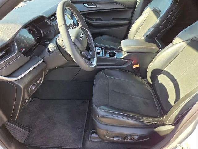 2025 Jeep Grand Cherokee Altitude X 4x2