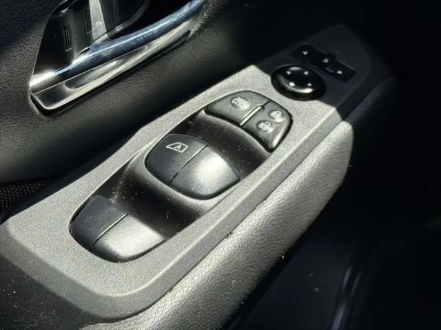 2024 Nissan Kicks SR Xtronic CVT