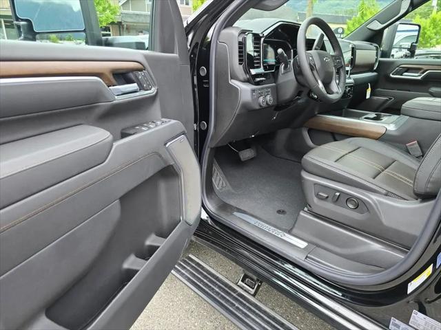 2026 Chevrolet Silverado 2500HD Crew Cab, Standard Bed, High Country, 4WD