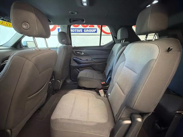 2023 Chevrolet Traverse AWD LT Cloth