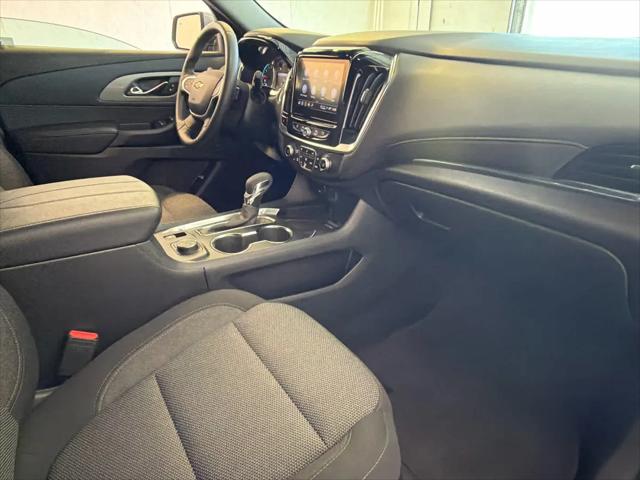2023 Chevrolet Traverse AWD LT Cloth