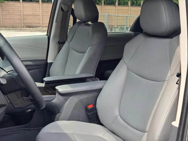 2022 Toyota Sienna XLE