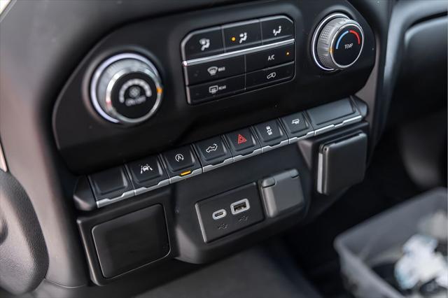 2023 Chevrolet Silverado 1500 2WD Crew Cab Short Bed Custom