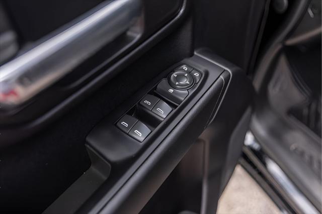 2023 Chevrolet Silverado 1500 2WD Crew Cab Short Bed Custom