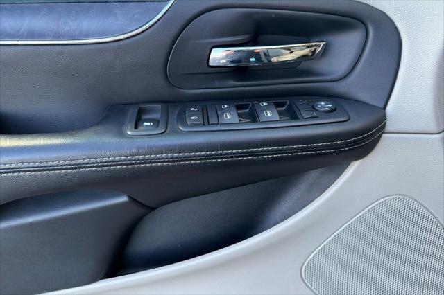 2012 Chrysler Town & Country Touring-L