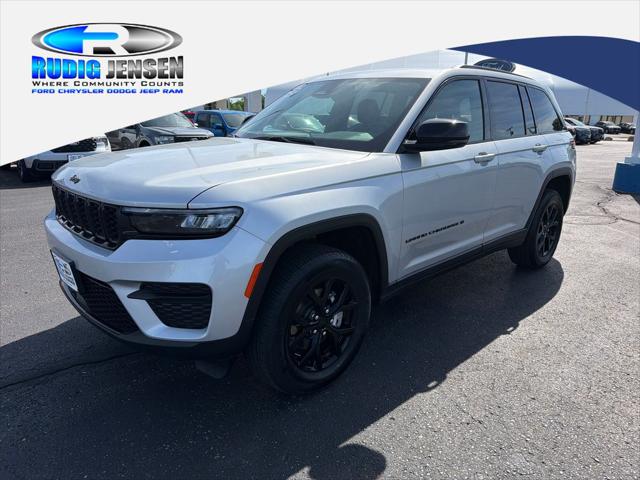 2025 Jeep Grand Cherokee Altitude 4x4 for sale in New Lisbon, WI