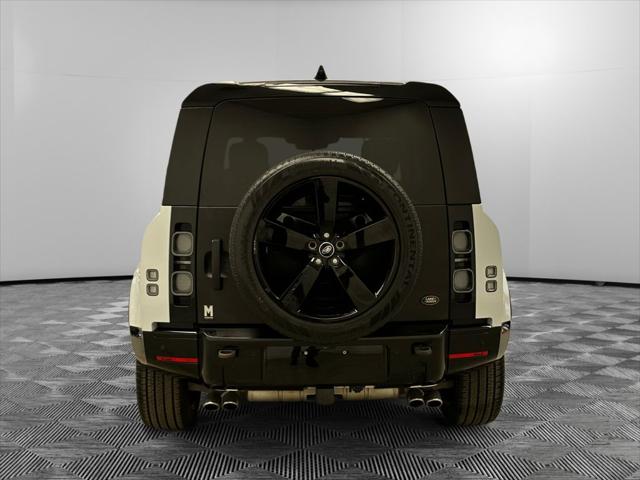 2022 Land Rover Defender 90 V8
