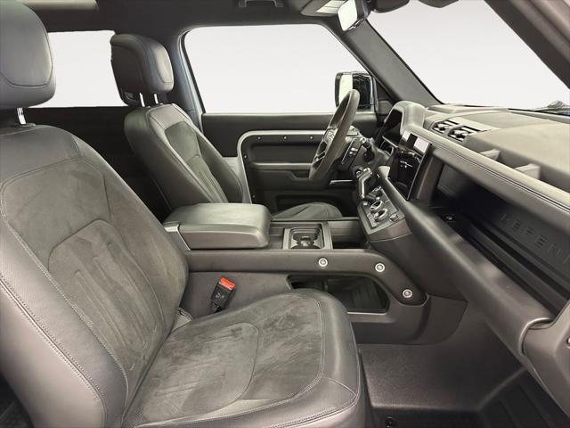2022 Land Rover Defender 90 V8