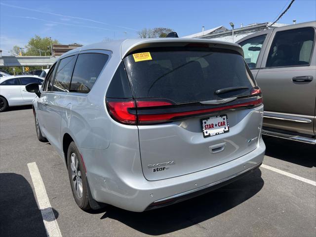 2023 Chrysler Pacifica Hybrid Touring L