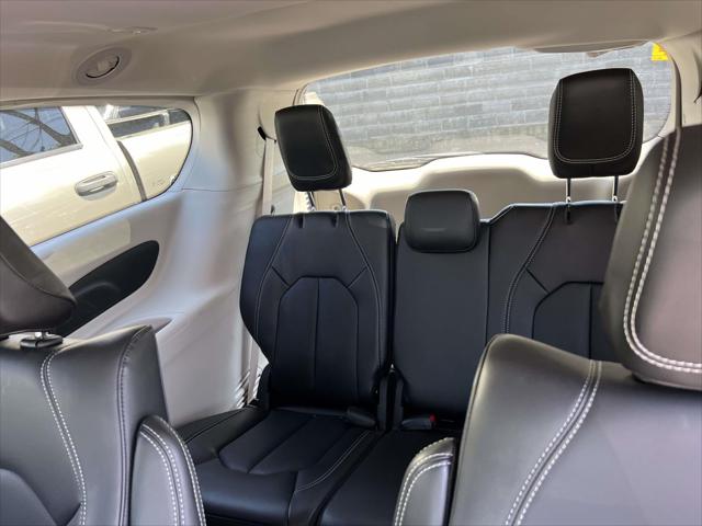 2023 Chrysler Pacifica Hybrid Touring L