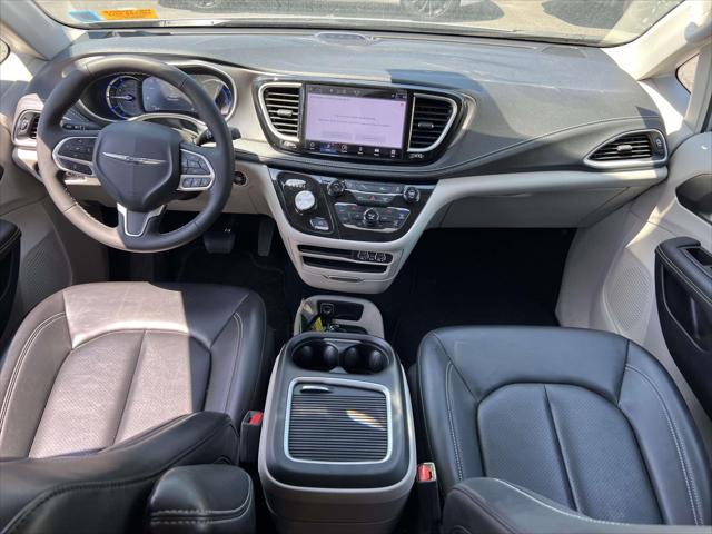 2023 Chrysler Pacifica Hybrid Touring L