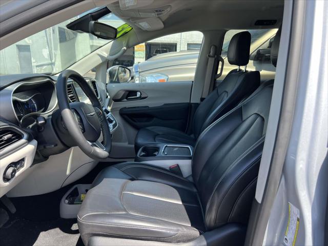 2023 Chrysler Pacifica Hybrid Touring L