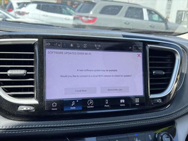 2023 Chrysler Pacifica Hybrid Touring L
