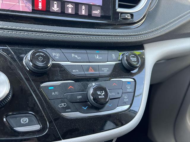 2023 Chrysler Pacifica Hybrid Touring L