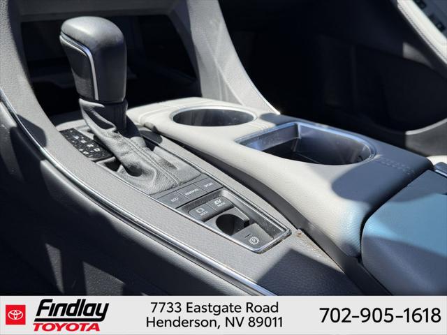 2022 Toyota Avalon XLE Hybrid