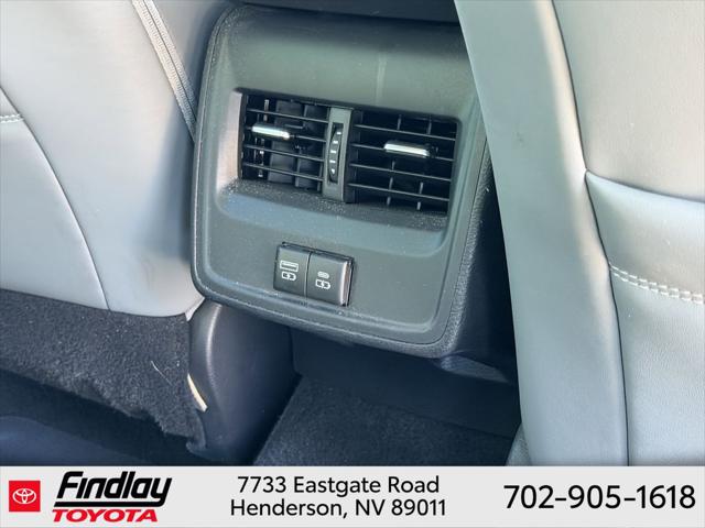 2022 Toyota Avalon XLE Hybrid