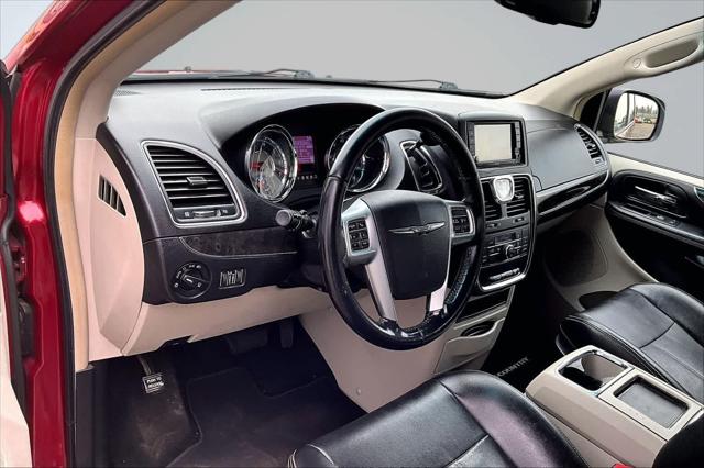 2012 Chrysler Town & Country Touring