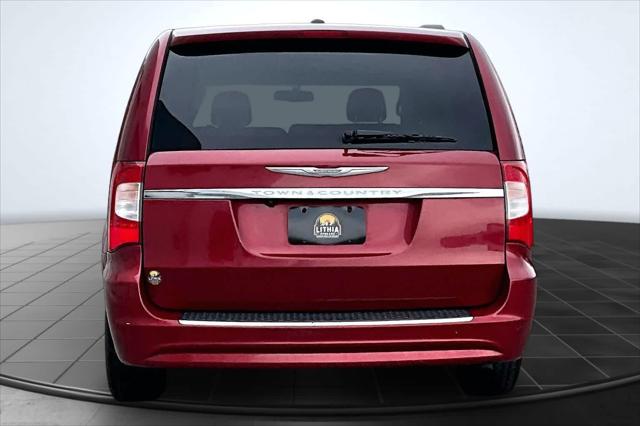 2012 Chrysler Town & Country Touring