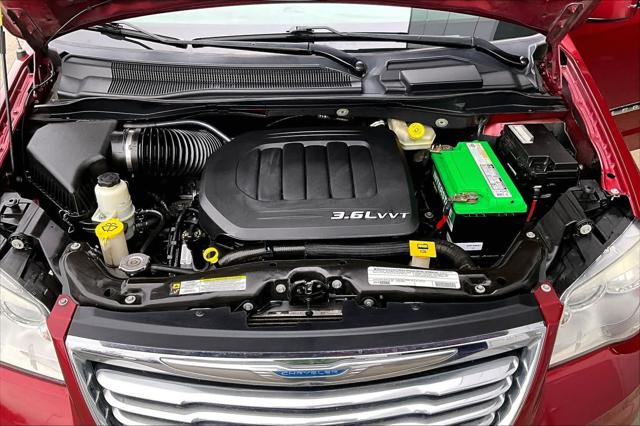2012 Chrysler Town & Country Touring