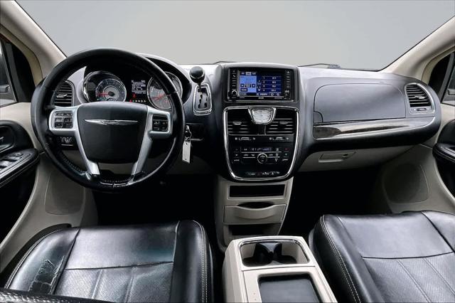 2012 Chrysler Town & Country Touring