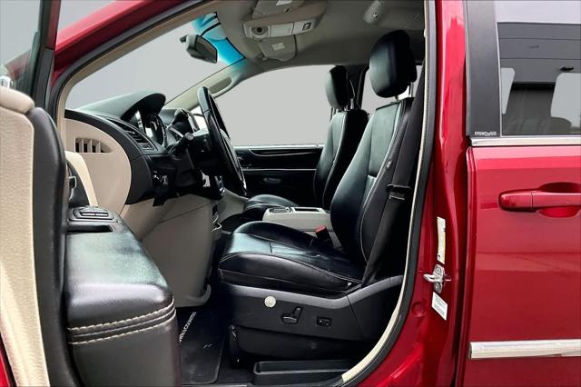 2012 Chrysler Town & Country Touring