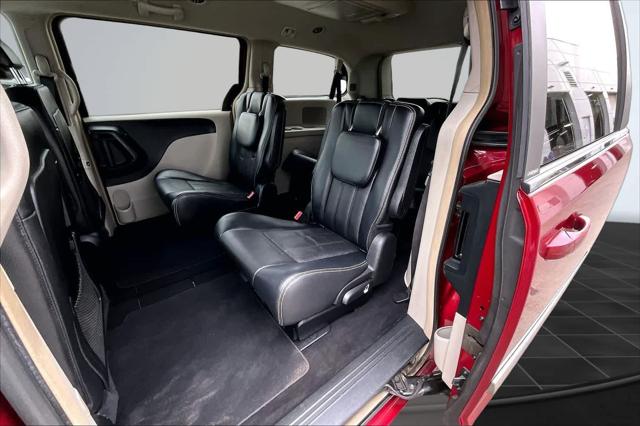 2012 Chrysler Town & Country Touring
