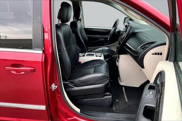 2012 Chrysler Town & Country Touring