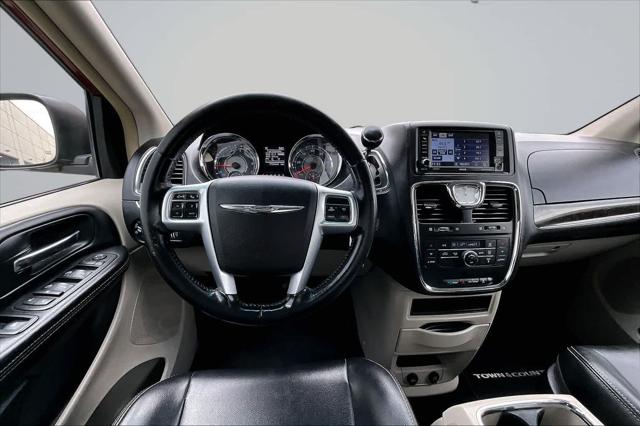 2012 Chrysler Town & Country Touring