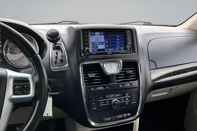 2012 Chrysler Town & Country Touring