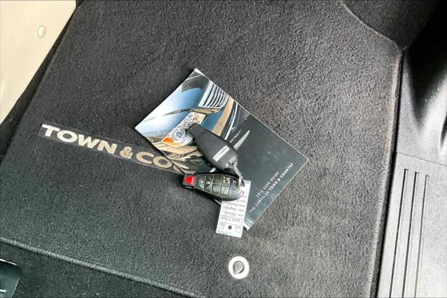 2012 Chrysler Town & Country Touring