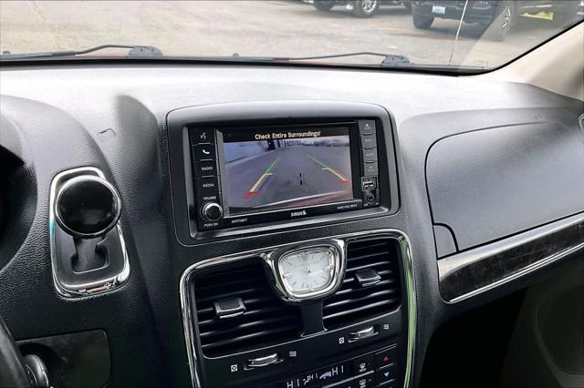 2012 Chrysler Town & Country Touring
