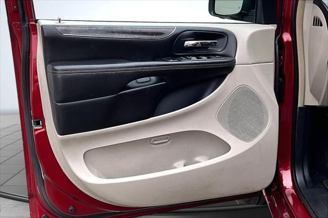 2012 Chrysler Town & Country Touring