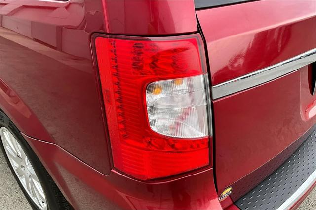 2012 Chrysler Town & Country Touring
