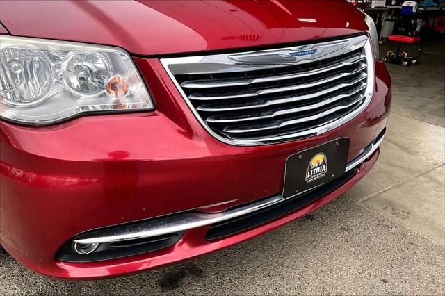 2012 Chrysler Town & Country Touring