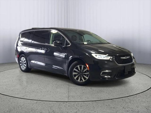 2022 Chrysler Pacifica Hybrid Touring L for sale in Kalamazoo, MI
