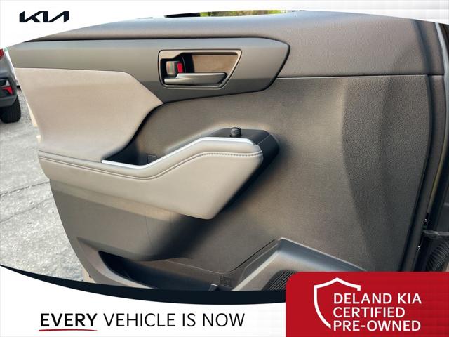 2022 Toyota Highlander LE