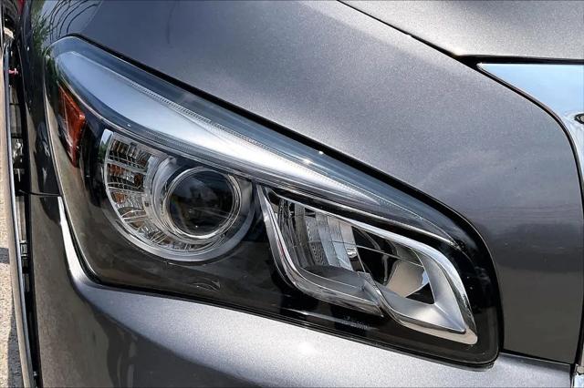2016 INFINITI QX80 Standard
