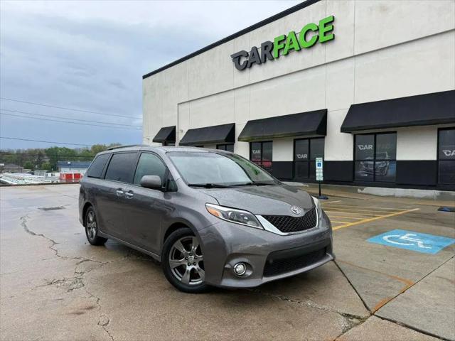 2017 Toyota Sienna SE 8 Passenger for sale in Parma, OH