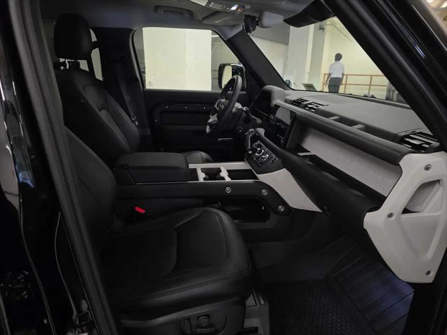 2025 Land Rover Defender 110 P300